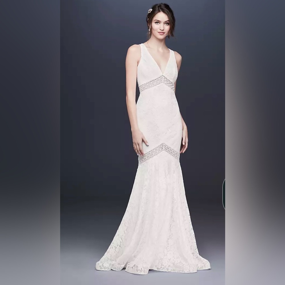 Galina V-Neck Lace Mermaid Wedding Dress Size 6 NWT Soft White